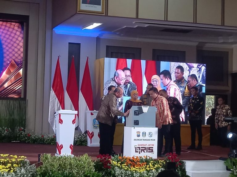 Permudah Bayar Pajak Kendaraan, Gubernur Khofifah dan Bapenda Luncurkan ATM Samsat QRIS