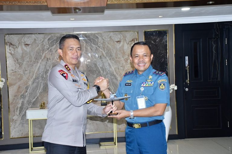 Tingkatkan Sinergitas, Komandan Puspenerbal Courtesy Call Kapolda Jatim