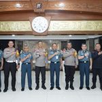 Tingkatkan Sinergitas, Komandan Puspenerbal Courtesy Call Kapolda Jatim