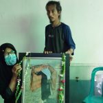 Kiri: Sulastri, adik ipar korban Kanan: Miftakhul Latif, keponakan korban