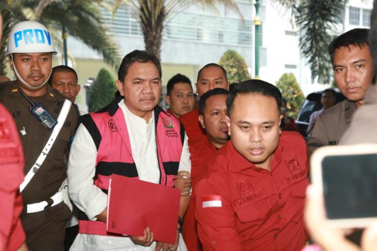Anggota BPK Achsanul Qosasi Ditetapkan Tersangka Baru Korupsi BTS Kominfo