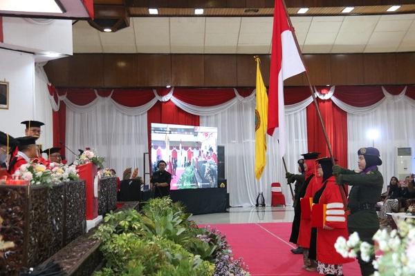 Untag Surabaya Kukuhkan Dua Guru Besar Ekonomi