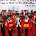 Untag Surabaya Kukuhkan Dua Guru Besar Ekonomi