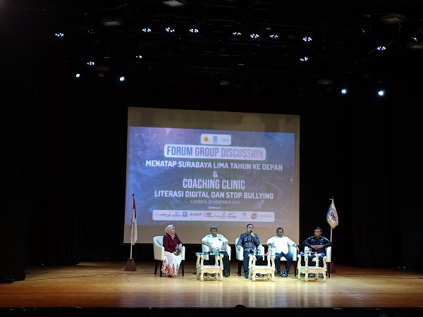 Wali Kota Eri Ingin Anak-Anak Surabaya Melek Teknologi Sekaligus Paham Agama