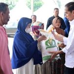 Presiden Jokowi Pastikan Bantuan Beras di Purwakarta Tersalurkan dengan Baik.