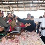 Presiden Jokowi Cek Harga Komoditas Pangan di Pasar Citeko