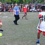 Presiden Jokowi Main Sepak Bola dengan Pelajar Biak Numfor di Lapangan Sorido