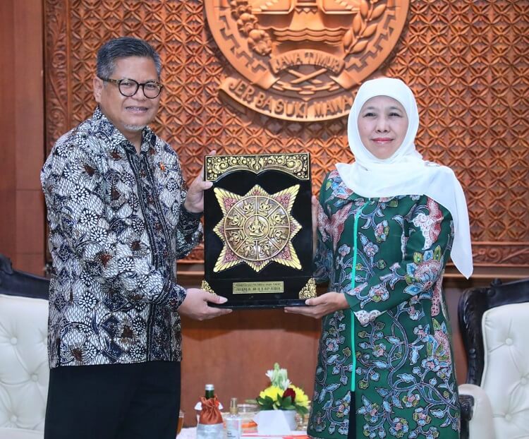 Pimpinan OJK Regional 4