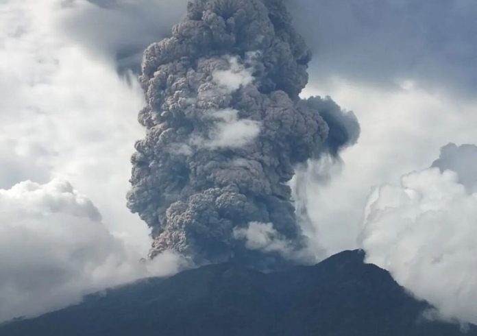 Gunung Marapi Erupsi