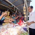 Presiden Jokowi Kunjungi Pasar Waru, Cek Harga Kebutuhan Pokok