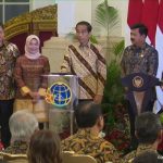 Presiden Jokowi Luncurkan dan Serahkan Sertifikat Tanah Elektronik.