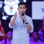 penampilan gibran debat