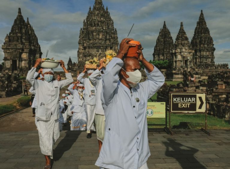 Pusat Ibadah di Dunia, Candi Prambanan Catat 18.700 Kunjungan Umat Hindu
