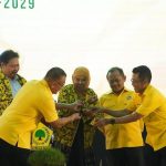 Nawacita – Khofifah pakai jaket Golkar