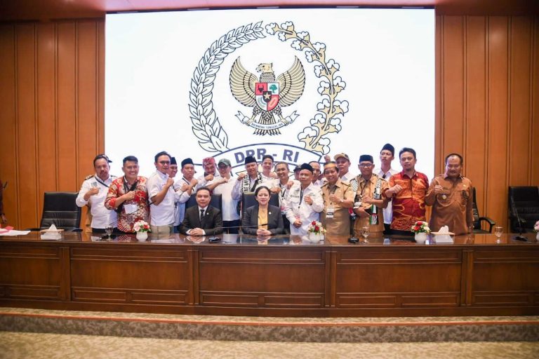 Terima Perwakilan Massa Demo, Puan Tegaskan DPR Komitmen Bahas RUU Desa