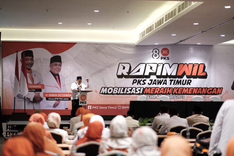 Ratusan Caleg PKS Jatim Tandatangani Pakta Integritas, Kang Irwan: Ini Komitmen Kami pada Rakyat!