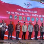 Gubernur Khofifah OJK