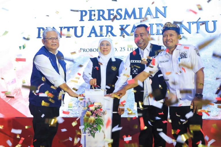 Antisipasi Banjir Rob, Gubernur Khofifah Resmikan Pintu Air dan Parapet di Desa Kalibuntu Probolinggo