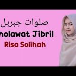 Profil Risa Solihah, Santri Cantik Pelantun Sholawat Bersuara Merdu.