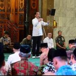 Serahkan Sertifikat Wakaf, Presiden Jokowi: Agar Tidak Terjadi Sengketa Lahan.