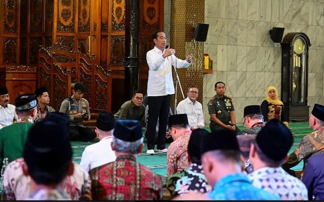 Serahkan Sertifikat Wakaf