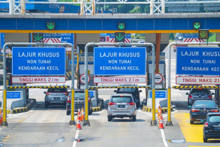 Kementerian PUPR: Transaksi Tol Nirsentuh untuk Kurangi Pelambatan di Gerbang Tol