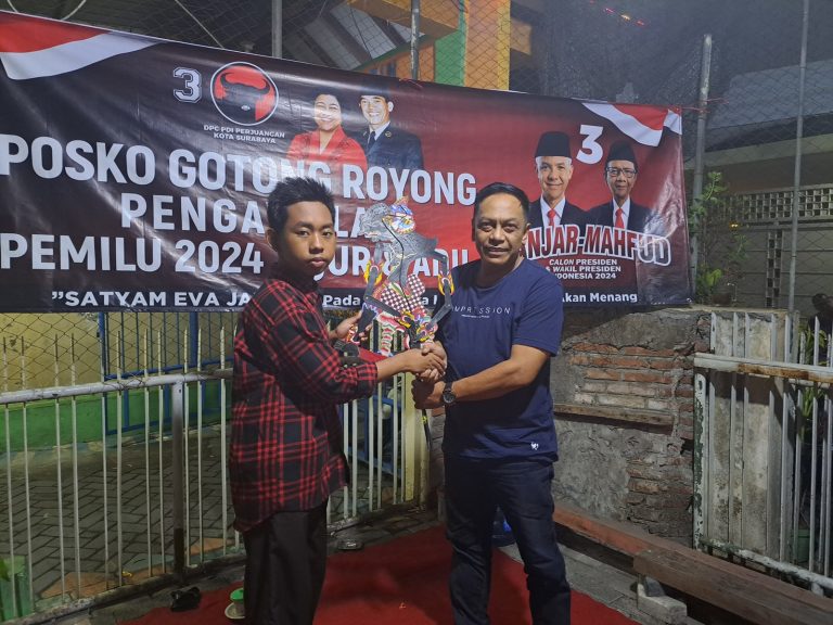 Nobar debat Capres, Bappilu PDIP Surabaya diberi wayang Brontoseno