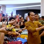 Saat Presiden Jokowi Kunjungi Pusat Perbelanjaan di Banyumas Bersama Para Menteri.