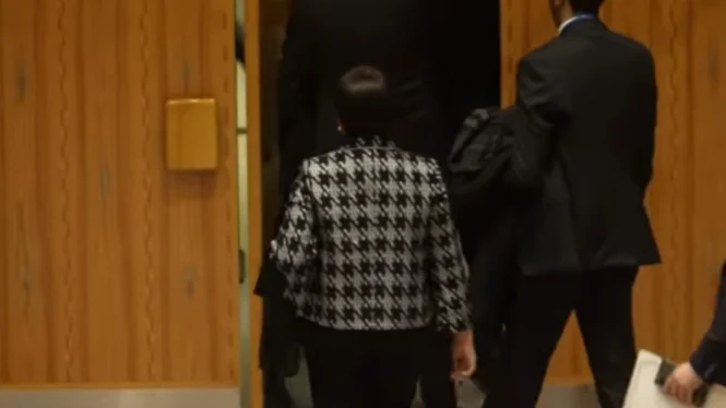 Menlu Retno walk out