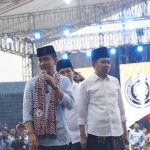 Gibran Terima Gelar Warga Kehormatan LSN, Rela Hujan-Hujan Sapa Jamaah Sholawat.