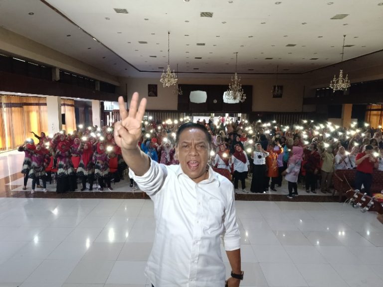 Ratusan ibu-ibu kompak siap menangkan Ganjar-Mahfud