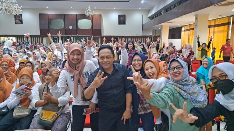 Coblos nomor 3, seru ribuan emak-emak saat peringati HUT PDIP ke 51 di Surabaya
