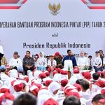 Presiden Jokowi Bertemu Para Siswa di Magelang Serahkan Bantuan PIP.