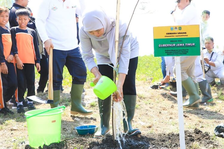 Khofifah sedekah oksigen