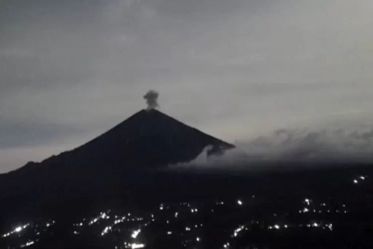 Gunung Semeru Erupsi