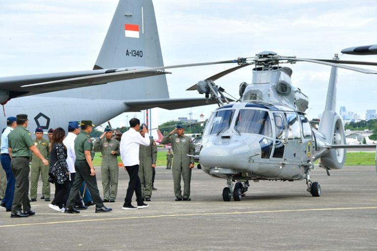 Komandan Puspenerbal Hadiri Penyerahan Helikopter Panther AS 565 MBE Hasil Refurbishment kepada TNI AL