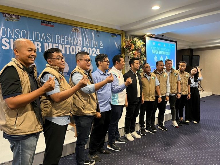 Lantik Repnas Jatim, Emil Dardak ajak Anak Muda Pilih Prabowo Gibran karena Kebutuhan Politik