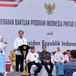 Presiden Jokowi Bertemu Para Siswa di Magelang Serahkan Bantuan PIP
