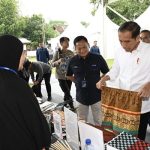 Beli Produk Nasabah Mekaar, Presiden Jokowi: Sangat Bagus dan Kompetitif.