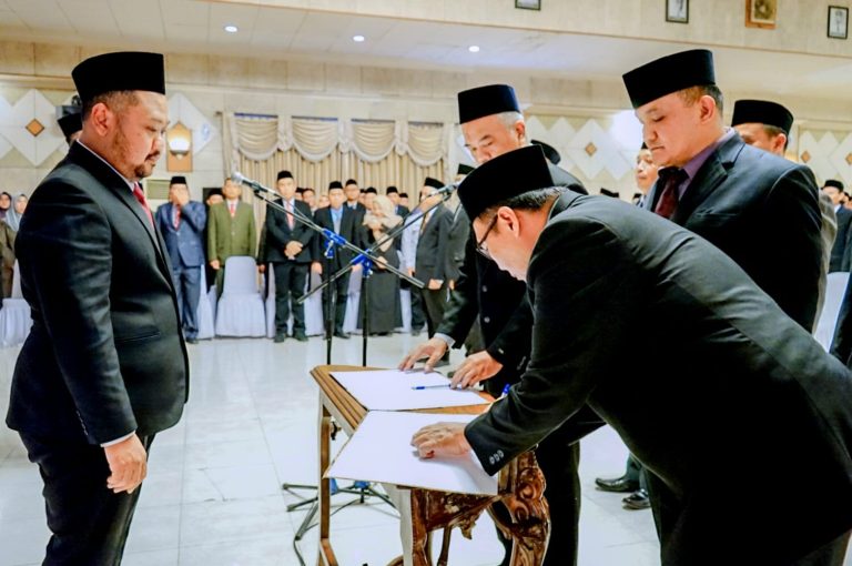 Bupati Gresik Mutasi 130 Pejabat  Dan Kasek di Dinas Pendidikan Pemkab Gresik