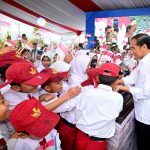 Antusiasme Siswa Sekolah Sambut Kehadiran Presiden Jokowi di Bendungan Karian