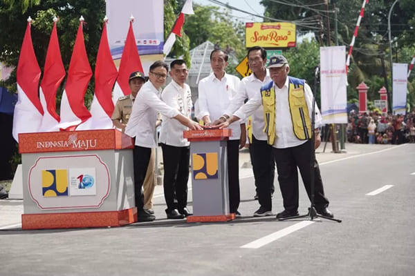 Presiden Jokowi Resmikan 7 Ruas Jalan Daerah