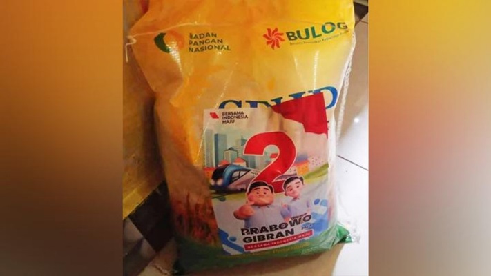 Beras Bulog Ditempel Stiker Prabowo-Gibran