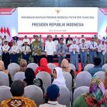 Serahkan Bantuan Program Indonesia Pintar, Presiden Jokowi: Semua Harus Sekolah.
