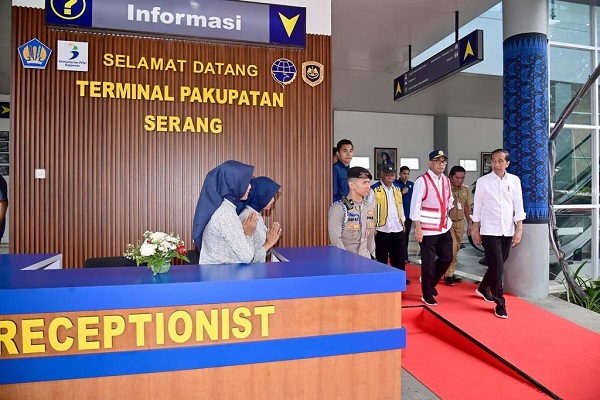 Presiden Jokowi Resmikan Terminal Pakupatan