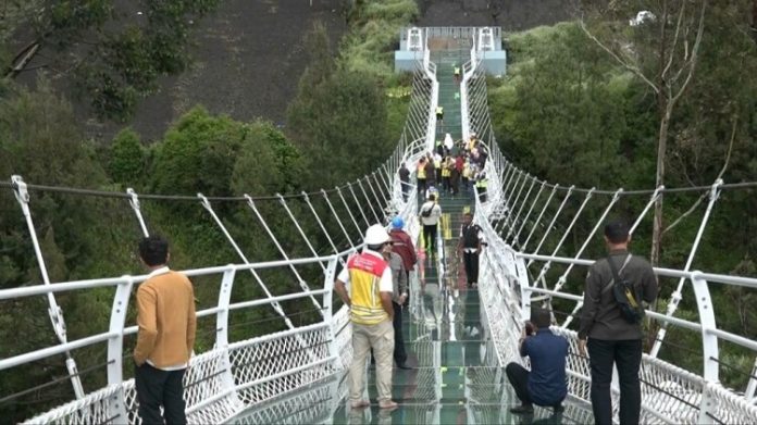 Jembatan Kaca Bromo