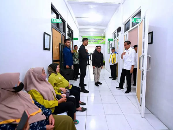 Presiden Jokowi Tinjau Puskesmas Toroh 1