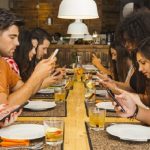 Tips Atasi Kecanduan Smartphone, Indonesia Peringkat Satu Pengguna Gadget Terlama