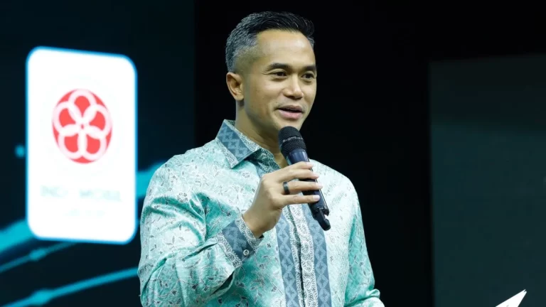 PT VKTR Teknologi Mobilitas Tbk Gandeng Indomobil Teken Perjanjian Kemitraan