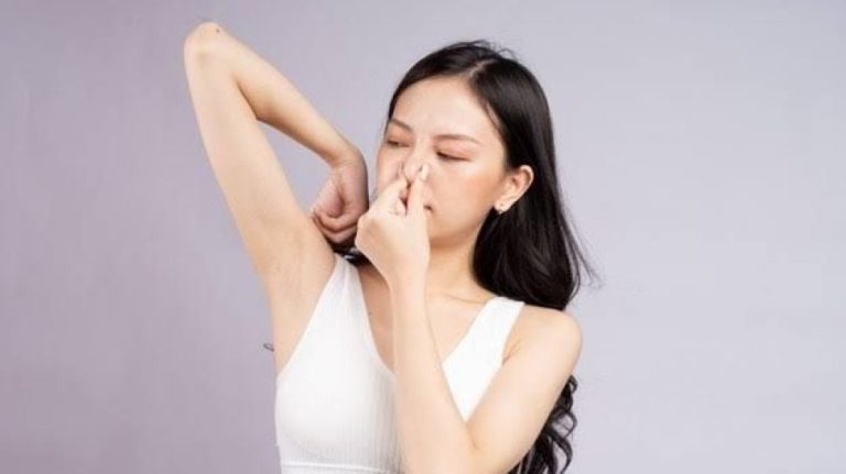 5 Makanan dan Minuman yang Dapat Membantu Mengatasi Bau Badan